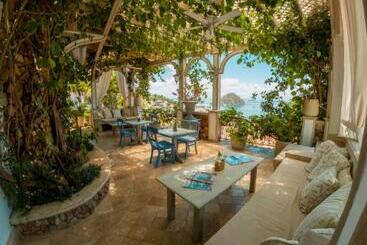 Villa Caprichosa Boutique Hotels