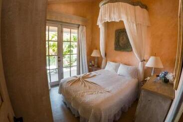 Villa Caprichosa Boutique Hotels