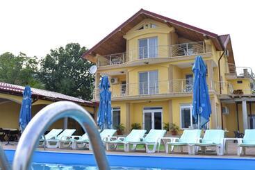 پانسیون Casa Marina