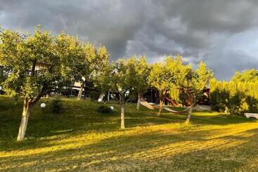 پانسیون Cazare Colibita Casa Lipan