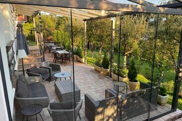 پانسیون Cazare Colibita Casa Lipan