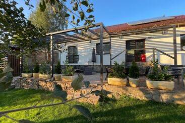 پانسیون Cazare Colibita Casa Lipan
