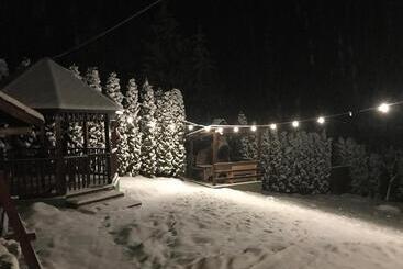 پانسیون Cazare Colibita Casa Lipan