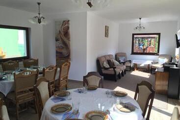 پانسیون Cazare Colibita Casa Lipan