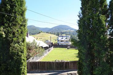 پانسیون Cazare Colibita Casa Lipan