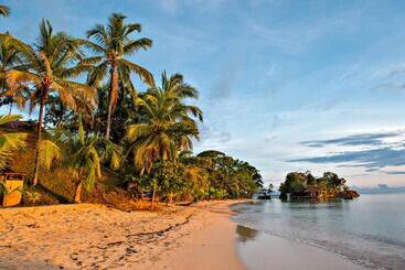 Popa Paradise Beach Resort