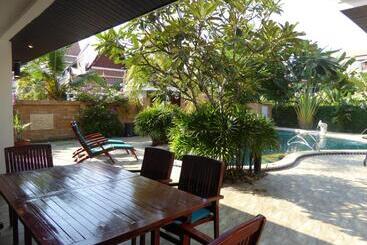 Vip Chain Resort Pool Villa
