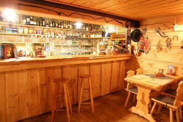 پانسیون Country Saloon