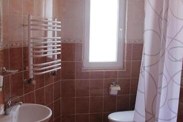 هاستل Oksamit Resort