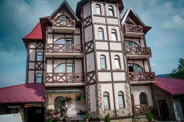 هاستل Oksamit Resort