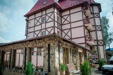 هاستل Oksamit Resort