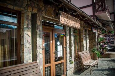 هاستل Oksamit Resort