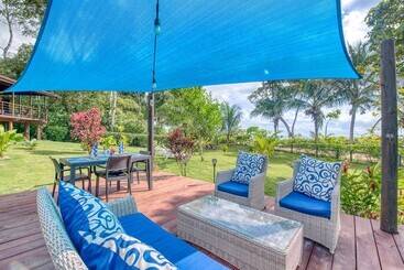 تختخواب و صبحانه Oasis Bluff Beach