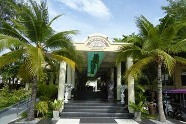 Oasis Garden & Pool Villa At Vip Resort