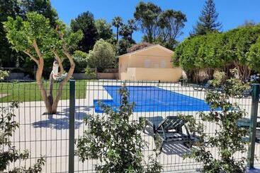 پانسیون Metro Vilar Suites & Villas