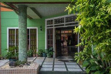 استراحتگاه Stefanie Grace Paradise Inn
