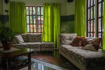 استراحتگاه Stefanie Grace Paradise Inn