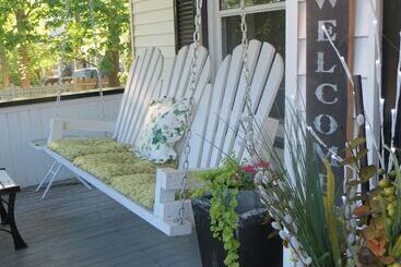 Farmhouse Inn B&b