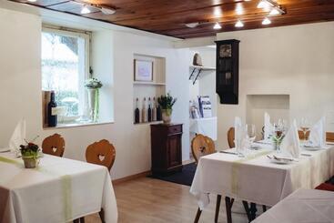 ペンション Wirtshaus Rutihof