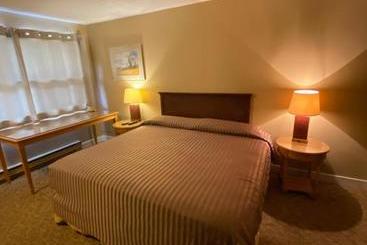 Twin Creeks Motel