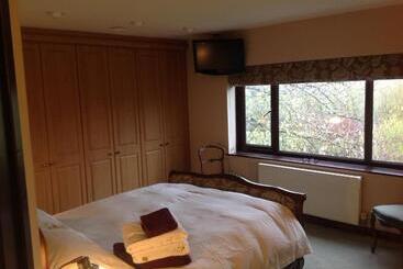 Bed and Breakfast Redroofs