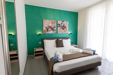 Bellagio Village 4 Apartments By The Lake Seasonal Warm Pool And Sauna