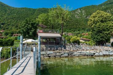 Bellagio Village  4 Apartments By The Lake   Seasonal Warm Pool And Sauna