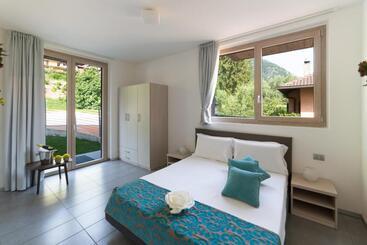 Bellagio Village  4 Apartments By The Lake   Seasonal Warm Pool And Sauna