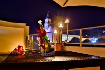 Casablanca Hotel, Restobar, Catering, Eventos & Turismo En Garzón