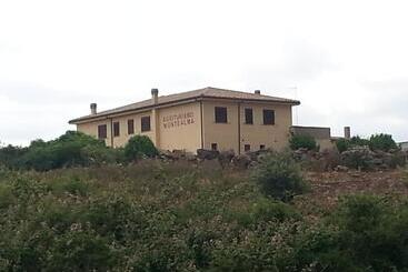 هتل Agriturismo Montealma