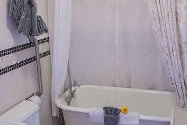 هتل The Edenwild Boutique Inn