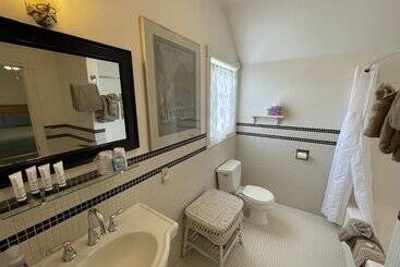 هتل The Edenwild Boutique Inn