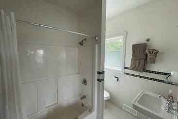 هتل The Edenwild Boutique Inn