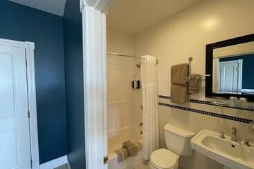هتل The Edenwild Boutique Inn