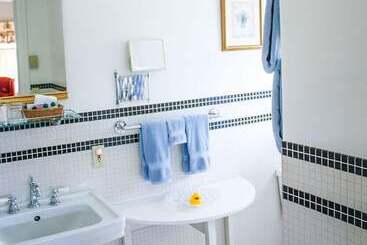 هتل The Edenwild Boutique Inn