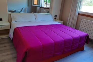 Motel Cancun Barbadas Ourense - Os Fornos