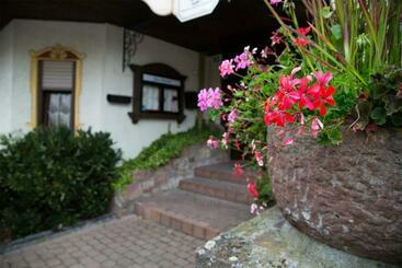 پانسیون Traditionsgasthof Zum Luedertal