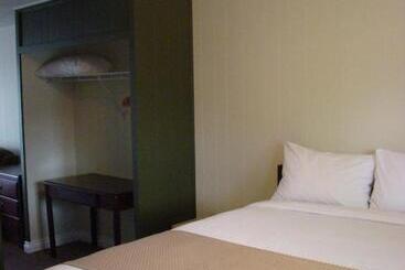 مُتل Paddock Inn