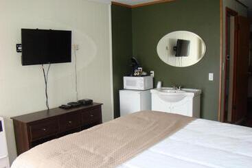 مُتل Paddock Inn