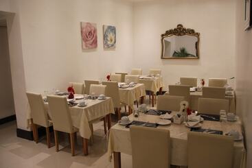تختخواب و صبحانه The Firs Lodge