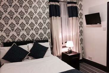 تختخواب و صبحانه The Firs Lodge