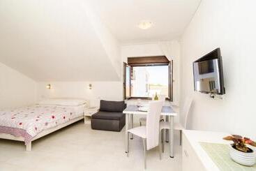 Cina Apartments