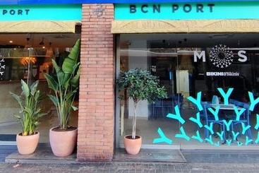 مسافرخانه YOMO Bcn Port