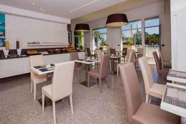 هتل Best Western Plus Tigullio Royal