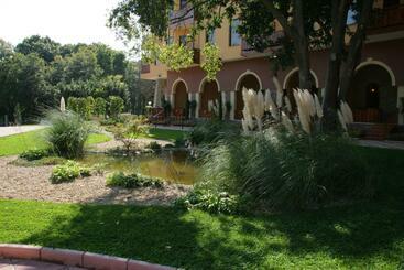 Estreya Residence Hotel And Spa