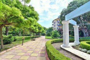 Estreya Residence Hotel And Spa