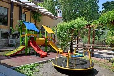 Estreya Residence Hotel And Spa