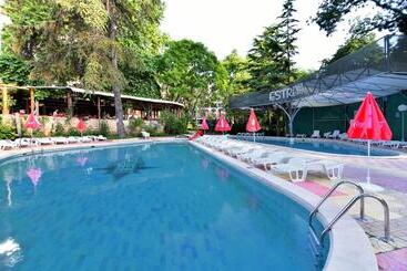 Estreya Residence Hotel And Spa