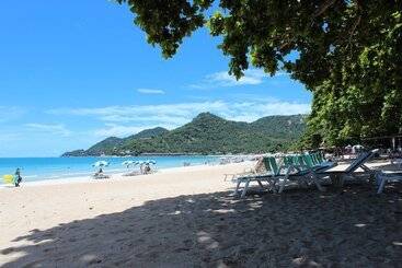 هتل First Bungalow Beach Resort
