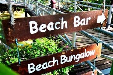 هتل First Bungalow Beach Resort